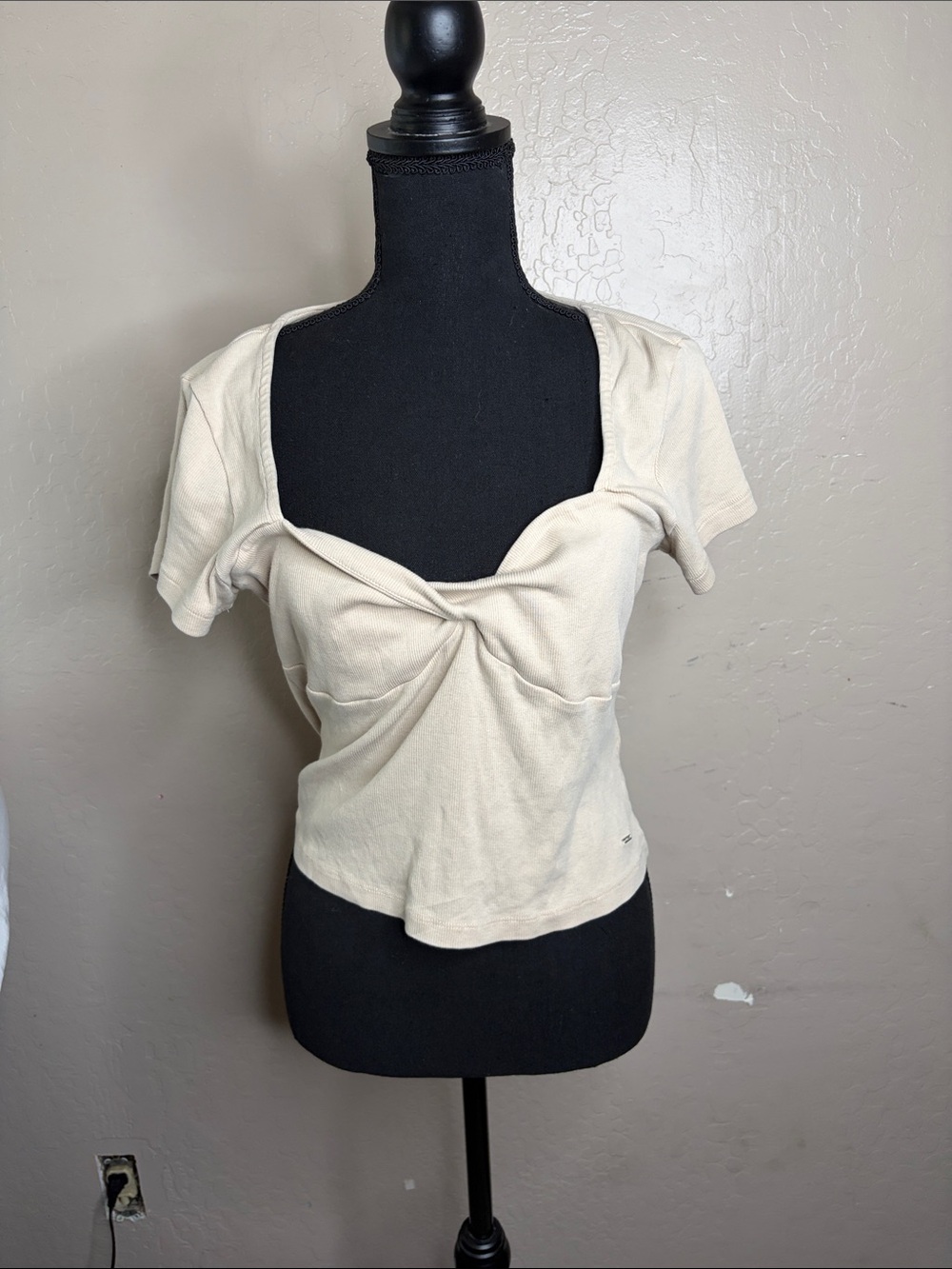 Guess Cream Twist-Front Square Neck Crop Top
